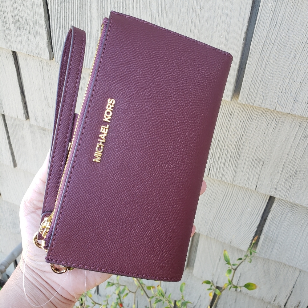 MICHAEL KORS LARGE DOUBLE ZIP WALLET PHONE CASE WRISTLET MERLOT LEATHER GOLD